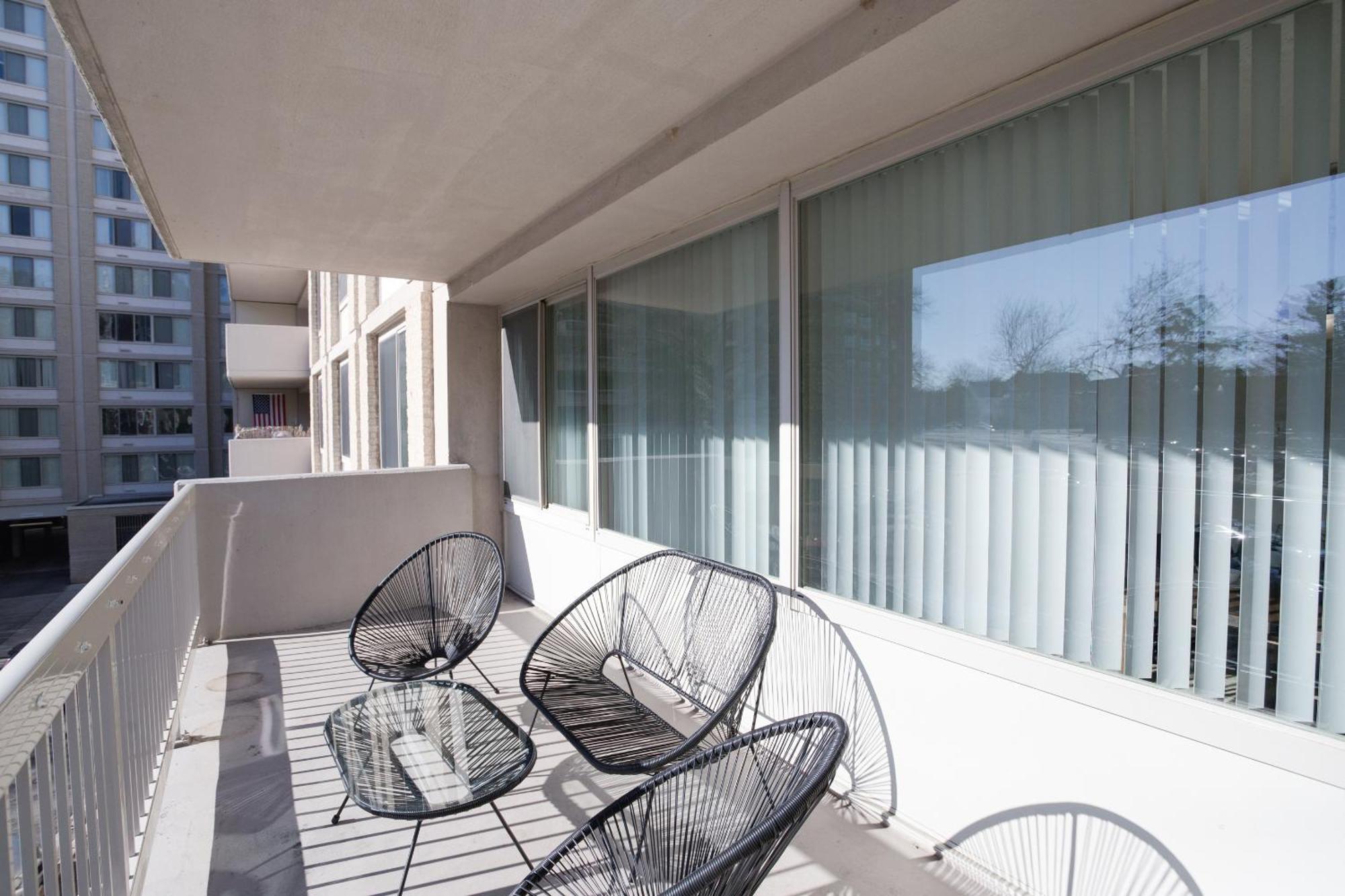 Spacious 2 Bedrooms Apt @Crystal City With Gym Arlington Eksteriør billede
