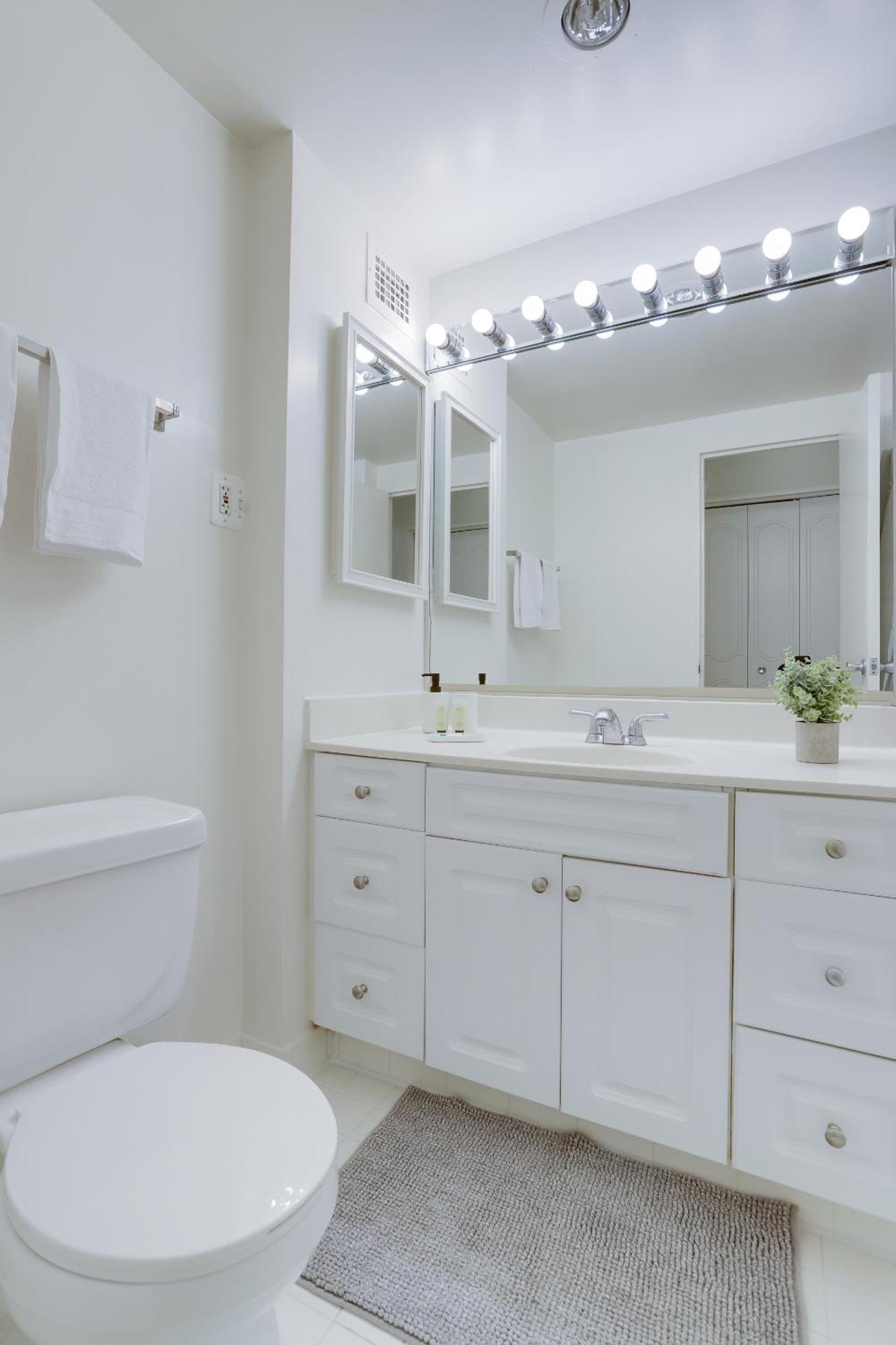 Spacious 2 Bedrooms Apt @Crystal City With Gym Arlington Eksteriør billede