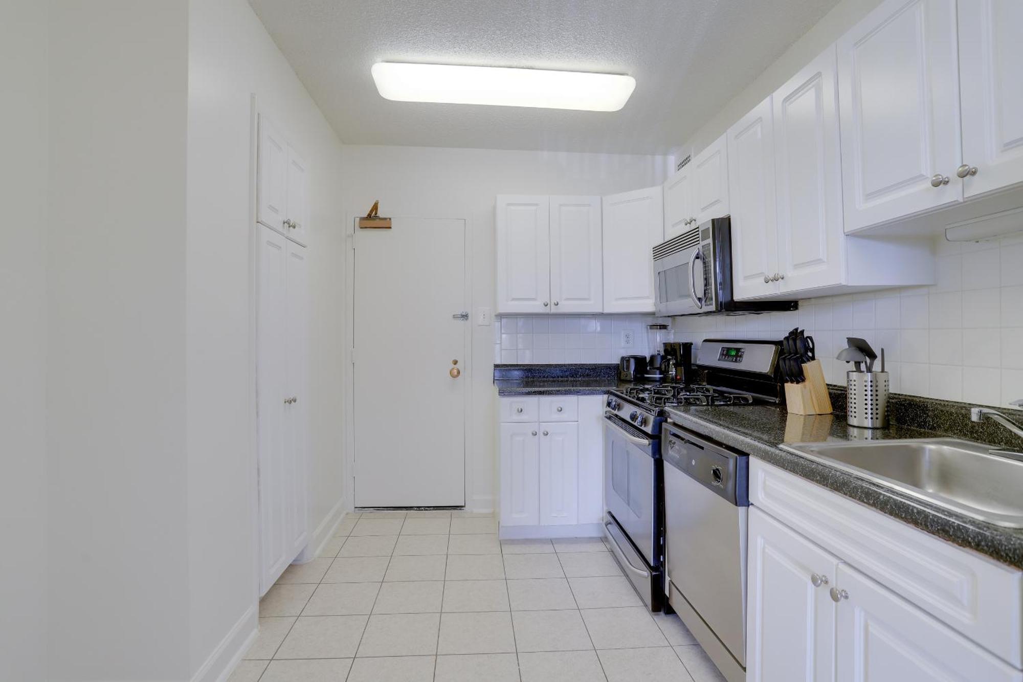 Spacious 2 Bedrooms Apt @Crystal City With Gym Arlington Eksteriør billede