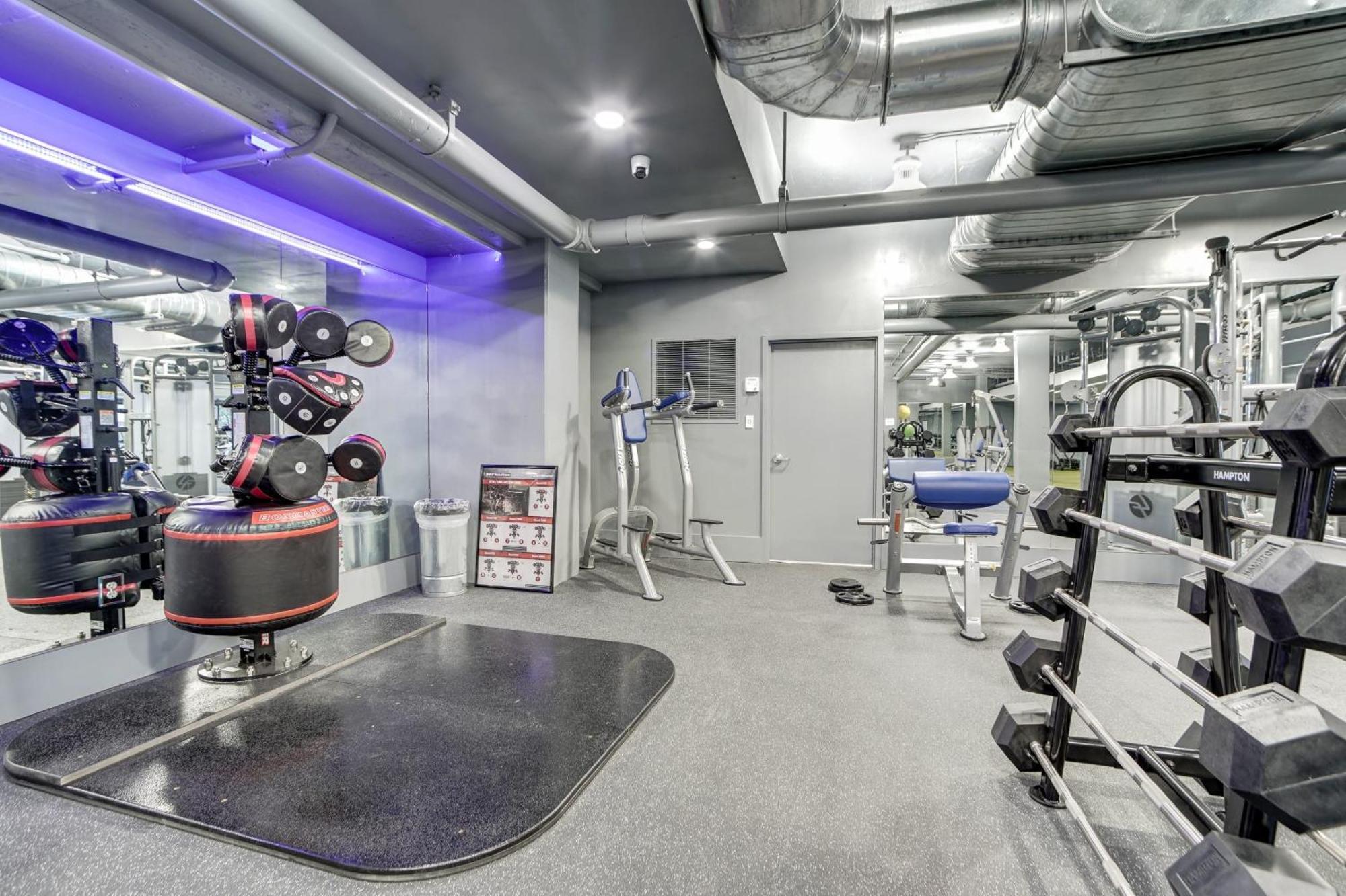 Spacious 2 Bedrooms Apt @Crystal City With Gym Arlington Eksteriør billede