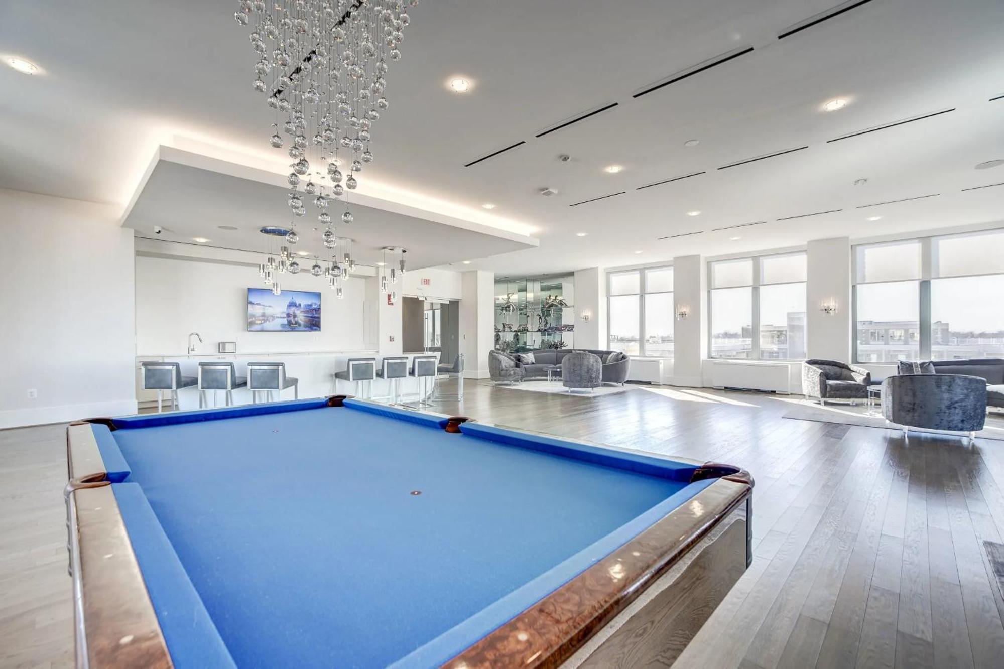 Spacious 2 Bedrooms Apt @Crystal City With Gym Arlington Eksteriør billede