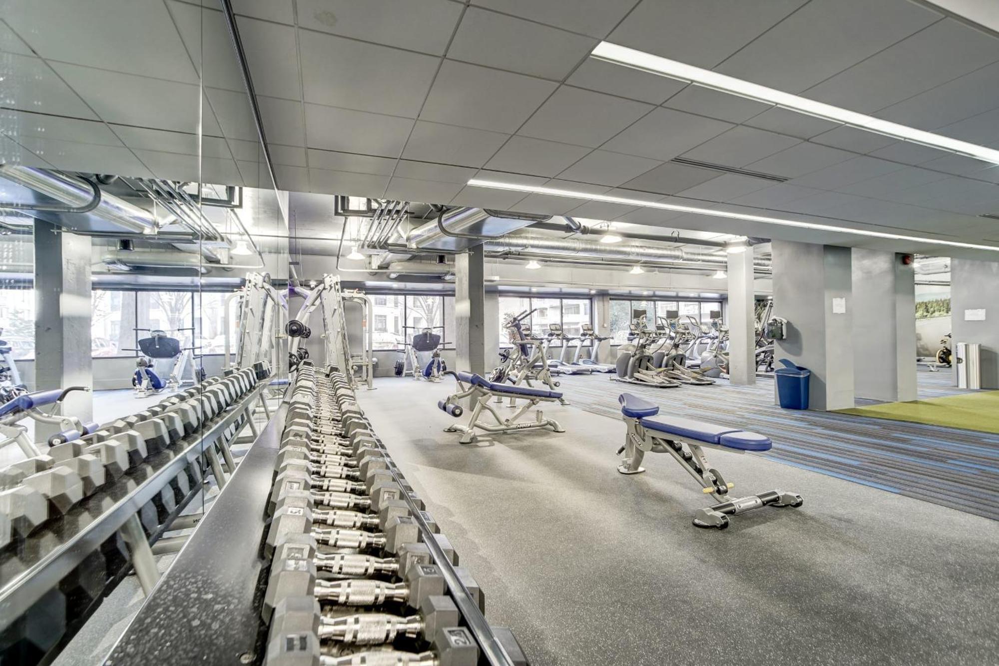 Spacious 2 Bedrooms Apt @Crystal City With Gym Arlington Eksteriør billede
